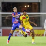 Brusque supera expulsão e vence Carlos Renaux no Catarinense