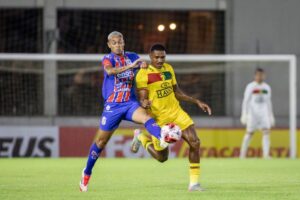 Brusque supera expulsão e vence Carlos Renaux no Catarinense