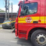 Jovem morre após carro sair da pista e bater em poste na SC-108, em Blumenau