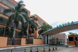 Anvisa manda recolher decoração de alimentos com plástico e glitter