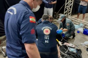Trabalhador morre após queda durante montagem de estrutura de evento em SC