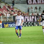 Fora de casa, Carlos Renaux joga bem e conquista primeira vitória no Catarinense