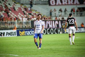 Fora de casa, Carlos Renaux joga bem e conquista primeira vitória no Catarinense