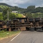 FATAL: Motorista morre após tombamento de caminhão na SC-155