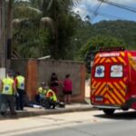 Bombeiros atualizam estado de vítimas após acidente entre carro e moto em Guabiruba