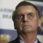 Bolsonaro sofre queda durante a madrugada e bate a cabeça na prisão
