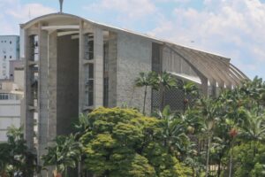 INTERNAÇÃO: Prefeitura inicia busca por acusado de invadir e perturbar fieis durante Missa