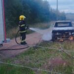 Criminosos rendem família e incendeiam carro após roubo na Serra Catarinense