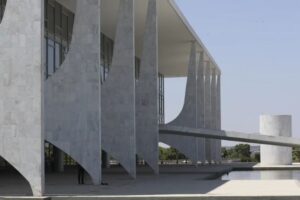 Brasil faz doação de material militar para Uruguai e Paraguai