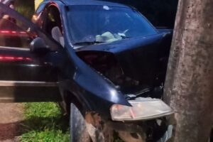 Motorista morre após colisão violenta com poste na SC-477