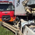 Caminhão dos Bombeiros é atingido durante ocorrência na BR-116, em SC