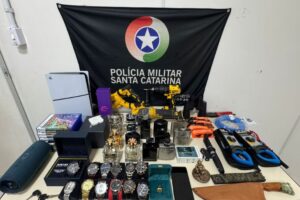 Polícia Militar prende autor de furto e recupera produtos em Blumenau