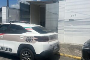 Itajaí: homem mata colega em açougue e está foragido