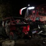 Acidente grave entre ônibus e caminhonete mata duas pessoas em SC