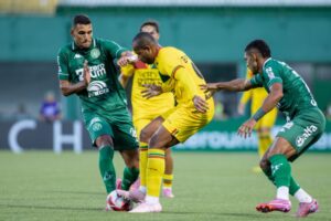Brusque FC segura pressão e arranca empate com a Chape na Arena Condá