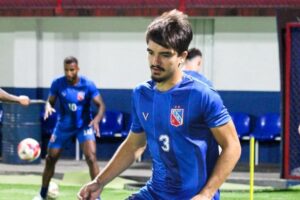 Carlos Renaux faz primeiro treino no estádio antes da estreia