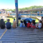 Crianças atendidas pelo Cras Limeira visitam Projeto Tamar em Florianópolis