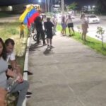 Venezuelanos comemoram em Brusque captura de Nicolás Maduro