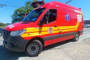 Acidente em telhado mobiliza bombeiros no bairro Bateas