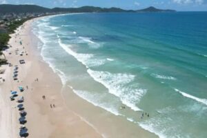 Casa de alto padrão em Bombinhas vira alvo de operação da Polícia Federal