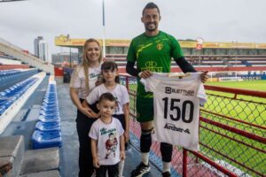 Goleiro Matheus Nogueira completa 150 jogos pelo Brusque FC SAF