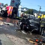 BR-101: Grave acidente deixa carros destruídos e interdita rodovia