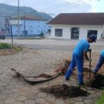 Secretaria de Obras intensifica limpeza de bocas de lobo após chuva torrencial