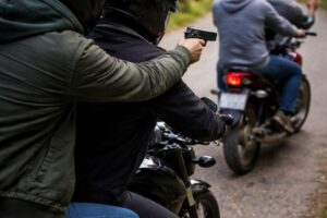 Jovem é atingido por tiro ao escapar de assalto em Blumenau