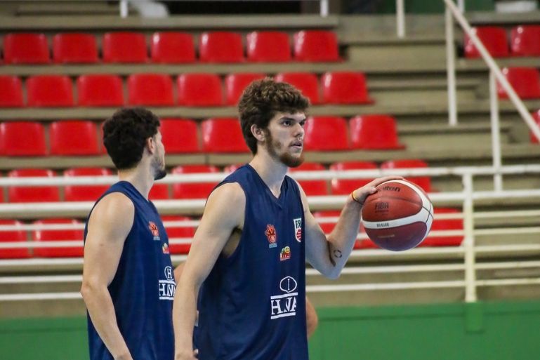 Brusque Basquete inicia treinos e apresenta quadra renovada para a Liga Ouro 2026