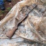 Arma de fogo e munições enterradas são descobertas durante operação no interior de SC