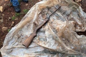 Arma de fogo e munições enterradas são descobertas durante operação no interior de SC