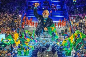 Escola que homenageou Lula é rebaixada no Carnaval do Rio
