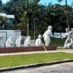 Ação conjunta garante limpeza e conservação de esculturas do município