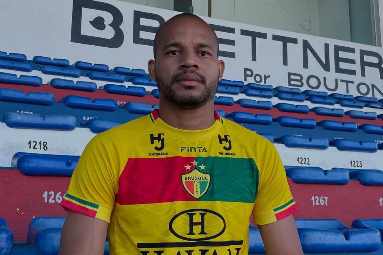 Centroavante Olávio deixa o Brusque FC após segunda passagem