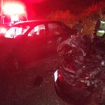 Veículos caem em ribanceira após colisão na BR-470, em Gaspar