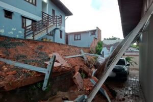 Defesa Civil atende a 12 chamados após temporal em Brusque