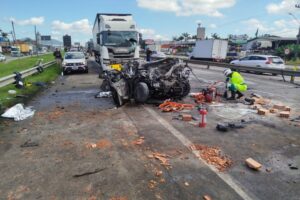 Vídeo mostra momento exato de acidente fatal na BR-101 em Itajaí