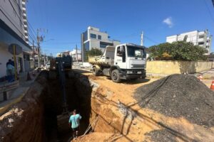 Mais uma rua em Santa Rita recebe melhorias em seu sistema de drenagem