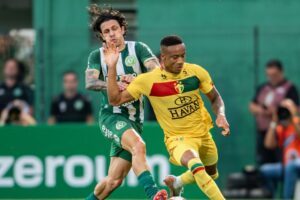 Com um a menos, Brusque não resiste e cai para a Chapecoense nas semis do Catarinense