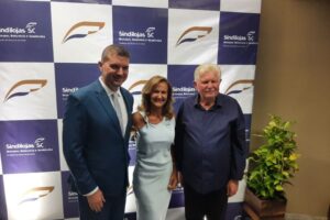 Nova diretoria do Sindilojas toma posse e inicia gestão 2026-2030