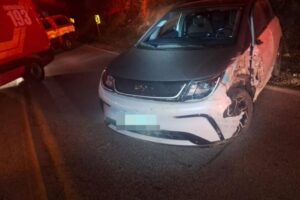 Colisão entre carro e caminhão deixa motorista ferido na Rod. Gentil Batistti Archer