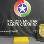Operação apreende 1 kg de cocaína e detém homem em Brusque