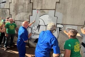 Luciano Hang e prefeito realizam ação contra pichações em Maringá (PR); VÍDEO