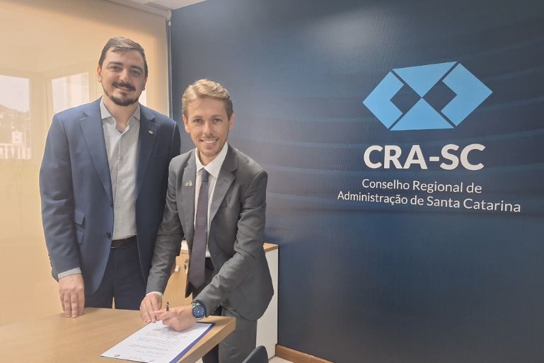 Secretaria de Fazenda de Brusque realiza visita institucional ao CRA-SC