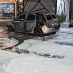 Incêndio destrói carro na rodovia Antônio Heil durante a madrugada em Brusque