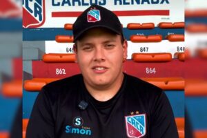 Carlos Renaux deve oficializar jovem de 25 anos como treinador para reta final do Catarinense