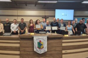 Câmara homenageia profissionais e entidades que transformam Brusque