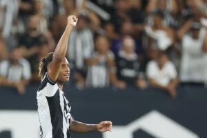 Botafogo supera Nacional e segue vivo na Pré-Libertadores