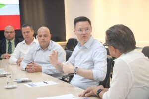 Setor têxtil debate carga tributária com secretário da Fazenda