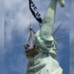 Havan realiza limpeza da maior Estátua da Liberdade do país